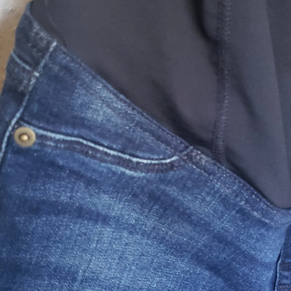 Isabel maternity blue denim stretch bermuda shorts 4 - Picture 2 of 4